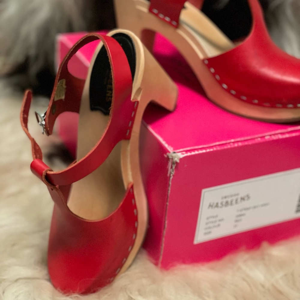 Swedish Hasbeens T strap Clogs